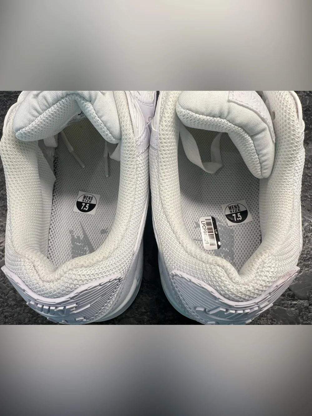 Men's White Nike Athletic Sneakers - Lightweight Daily Trainer